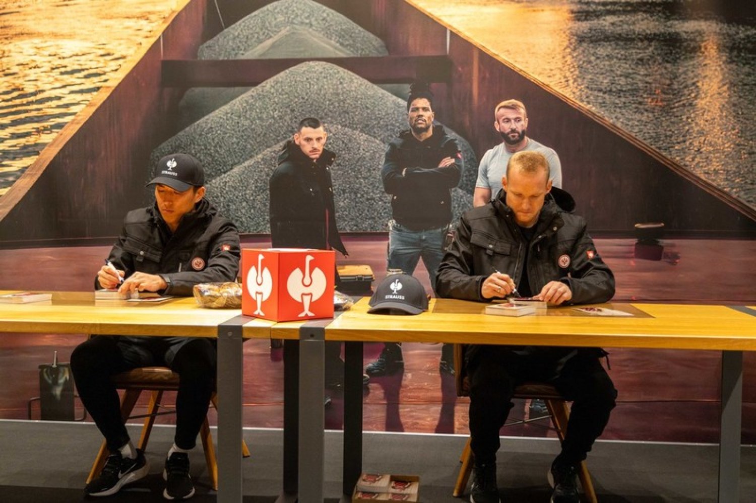 Autogrammstunde im Strauss-Store