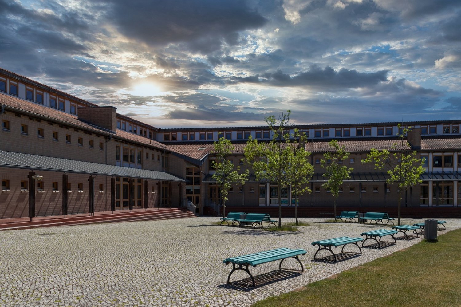 In zwei Förderrunden wurden insgesamt 20 hessische Schulen von der Grundschule bis zur Berufsschule in das Projekt aufgenommen.