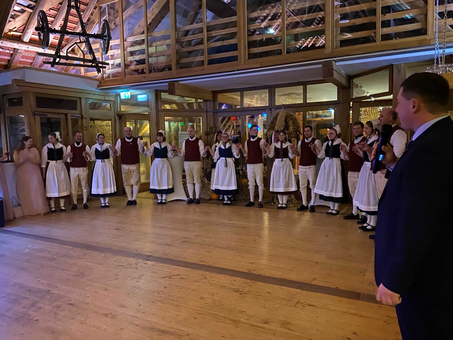 Ausgelassene Stimmung beim ersten Ernteball des KBV Main-Kinzig.