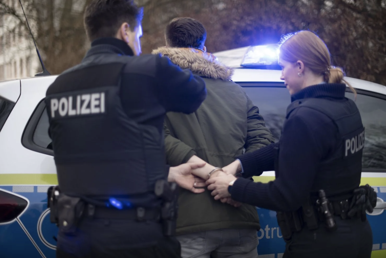 Kinderporno-Razzia: 315 Polizeikräfte durchsuchen 85 Wohnungen  images/2023/23800/bildschirmfoto-2023-11-20-um-11-42-16.png Fotograf Bildbeschreibung 1