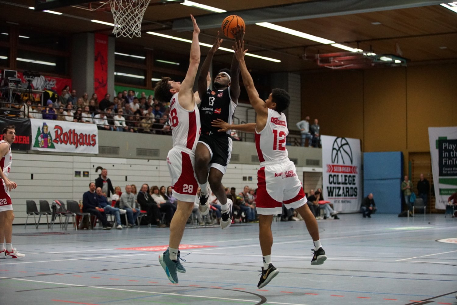 Ich hoffe, dass wir in der kommenden Woche wieder mit vollem Kader trainieren können. Bestenfalls gehen wir am Samstag dann ohne Krankheiten oder Verletzungen ins nächste Heimspiel. Wir werden weiter an uns arbeiten.
