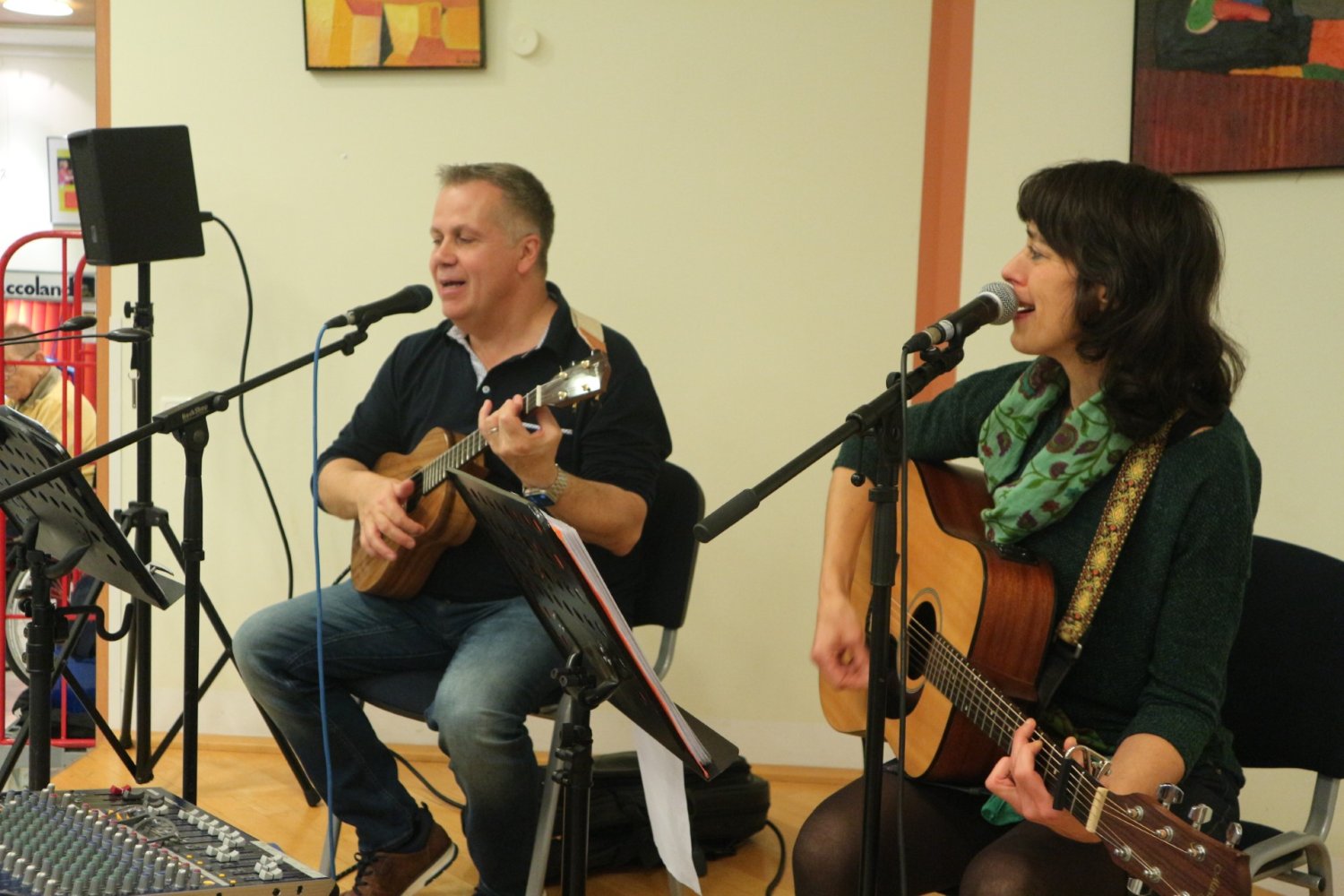 Das Duo Sentimental Journey hat mit einem Wunschkonzert im Wohnstift Hanau, einer Einrichtung der Alten- und Pflegezentren des Main-Kinzig-Kreises für Begeisterung gesorgt.