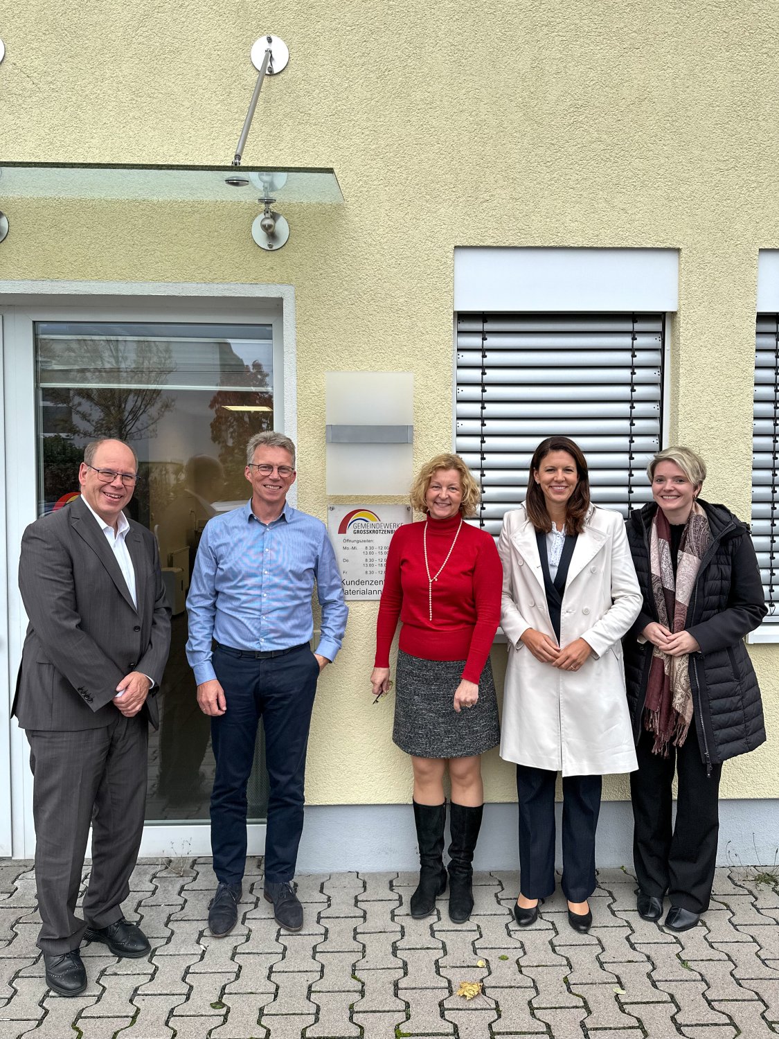 v.l.n.r.: Dr. Andreas Brors (EAM Natur Energie GmbH), Markus Hardt, Katrin Rohmann (beide WärmeEnergie Großkrotzenburg), Dr. Katja Leikert MdB und Theresa Neumann (Bürgermeisterin von Großkrotzenburg).  