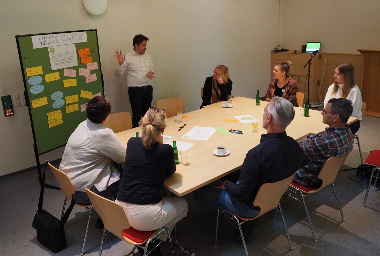Die Teilnehmenden brachten in den Arbeitsgruppen des Workshops „Folgen des Klimawandels in unserem Landkreis“ reichlich Expertise aus ihrem jeweiligen Arbeitsbereich ein.