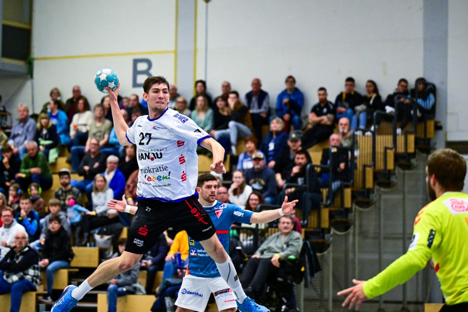 Talentierter Rückraumspieler steht bis Jahresende für die 2. Handball-Bundesliga zur Verfügung