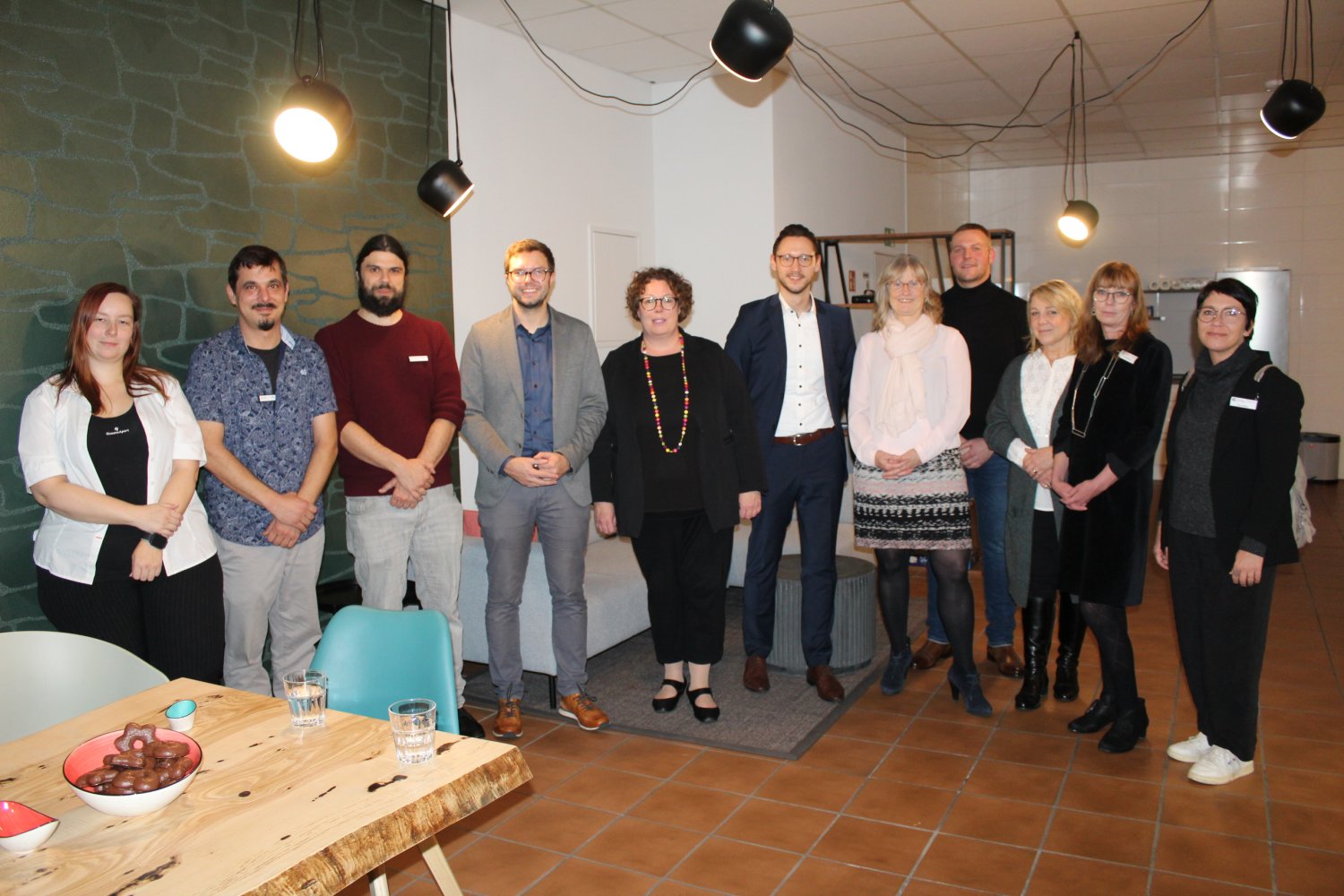 Ein Café mit dem Ziel, Menschen bei der Jobsuche und der beruflichen Qualifikation zu helfen.