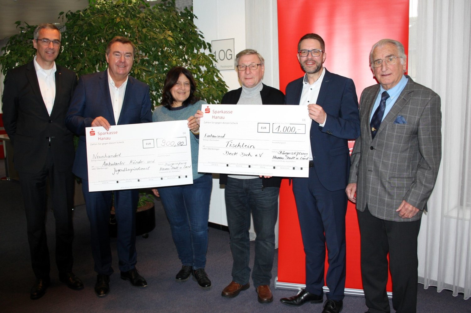 V.l.n.r.: Guido Braun, Oberbürgermeister Claus Kaminsky, Lisa Criseo-Brack, Willi Ommert, Landrat Thorsten Stolz und Landrat a.D. Karl Eyerkaufer.
