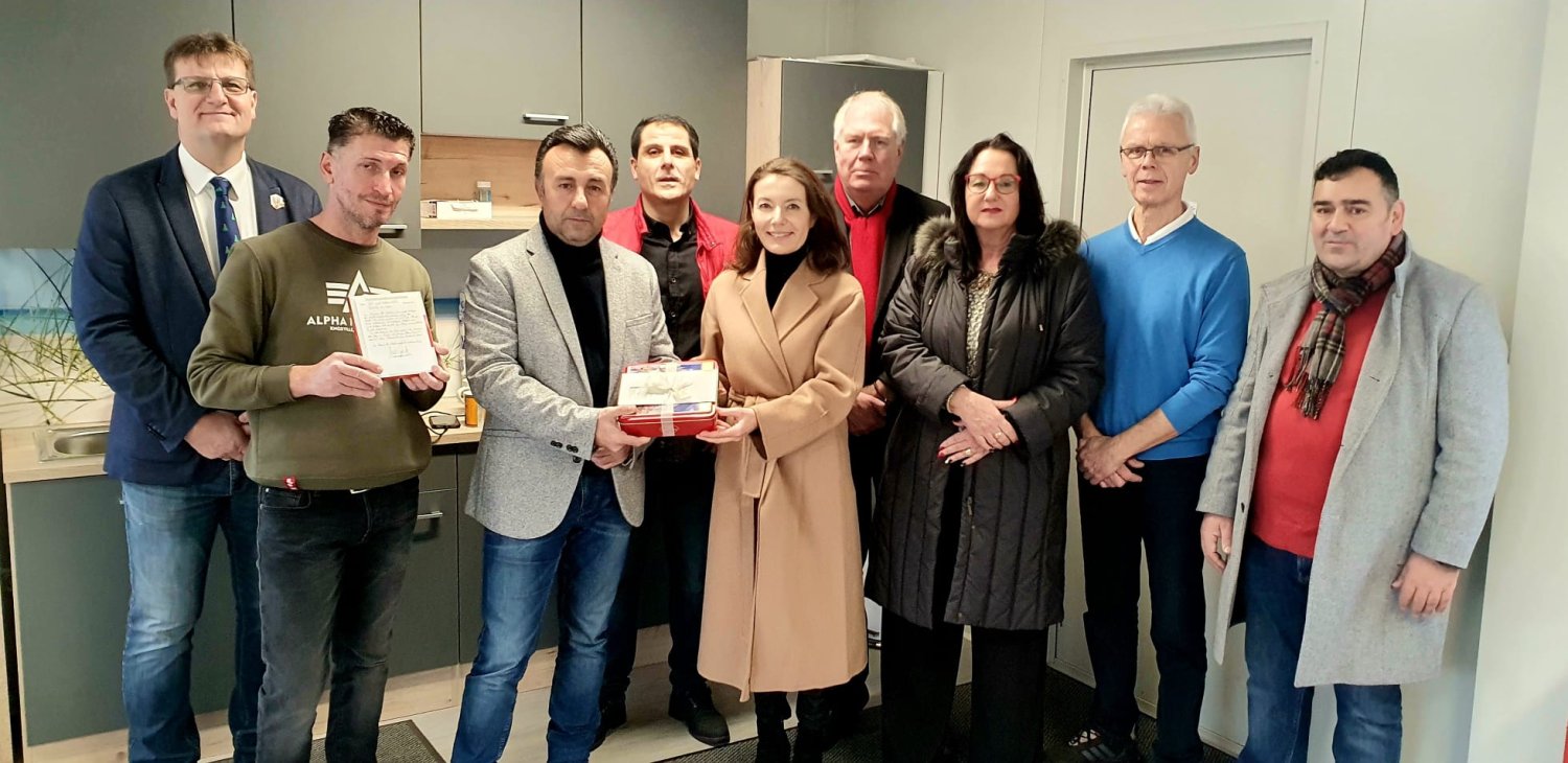 Erstmals besuchten Bürgermeisterin, Erster Stadtrat und Stadtverordnetenvorsteher die Stadtverkehr Maintal GmbH, um Geschäftsführer Werner Zang (Zweiter von rechts), Verkehrsleiterin Martina Müller (Dritte von rechts) und ihrem Team zu danken.