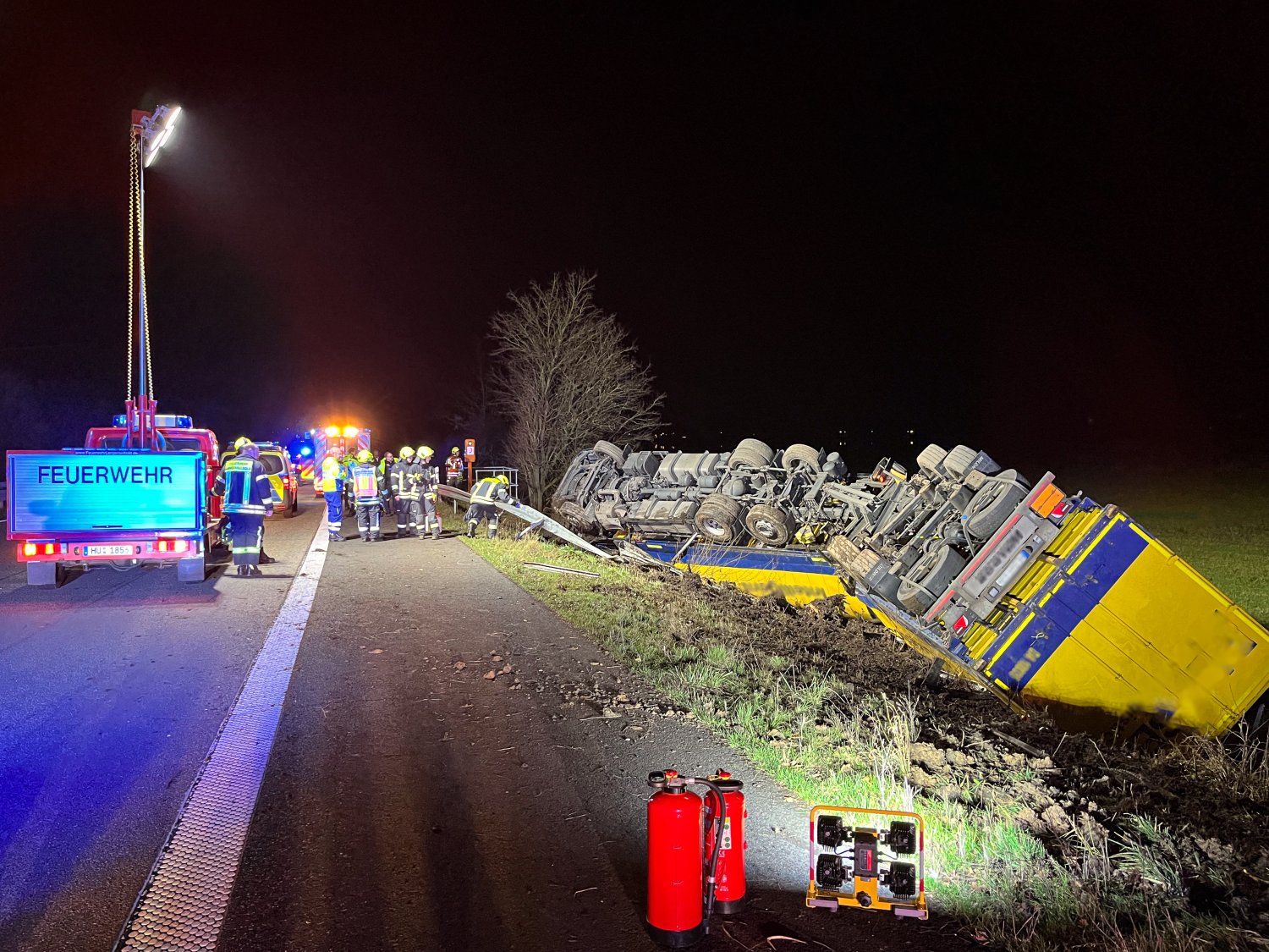 Schwerer Unfall mit einem Gefahrgut-Lkw