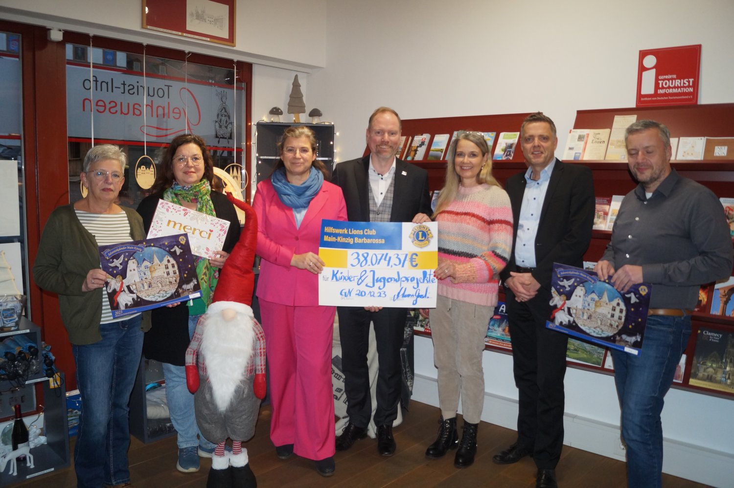 Freuen sich über eine starke Gemeinschaftsleistung (v. l.): Beate Kleespies Simone Grünewald, Ute Pulver, Christian Litzinger, Imke Hausner, Christian Kinner und Jochen Bühler. 