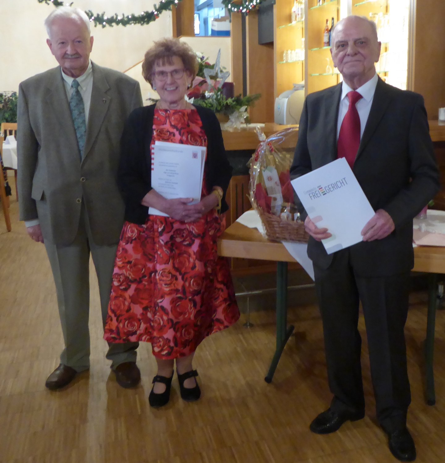 Beigeordneter Albert Schmitt sowie Inge und Alfred Reus.