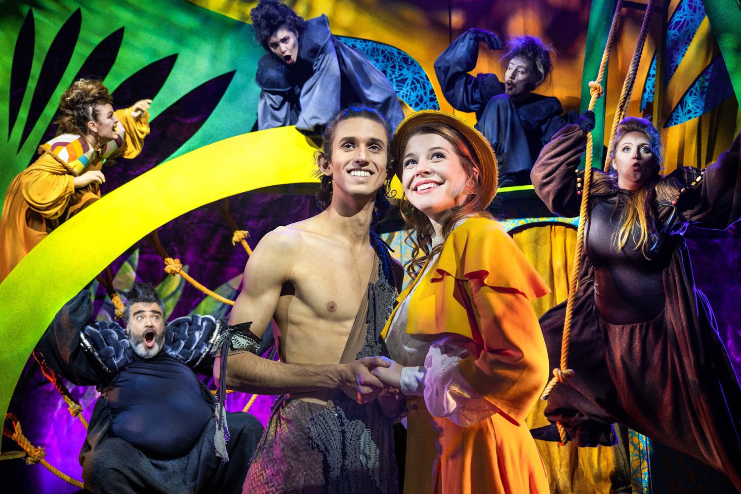 Aufeinandertreffen zweier Welten: Im Musical-Highlight „Tarzan“ erlebt das Publikum gemeinsam mit dem Titelhelden ein atemberaubendes Dschungel-Abenteuer. 