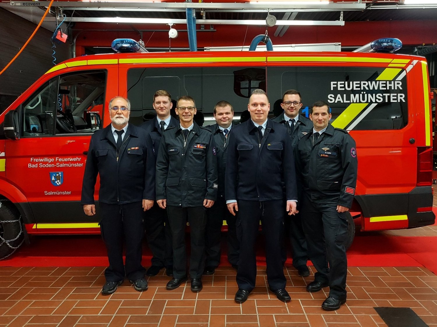 V.l.n.r.: Nino Muntoni (Obmann Ehren- und Altersabteilung), Kevin Klein, Andreas Wenzel, Jan Seifert, Wehrführer Ralf Schlegelmilch, Stellvertreter Matthias Sura, Nick Hof (es fehlt: Bianca Korn)