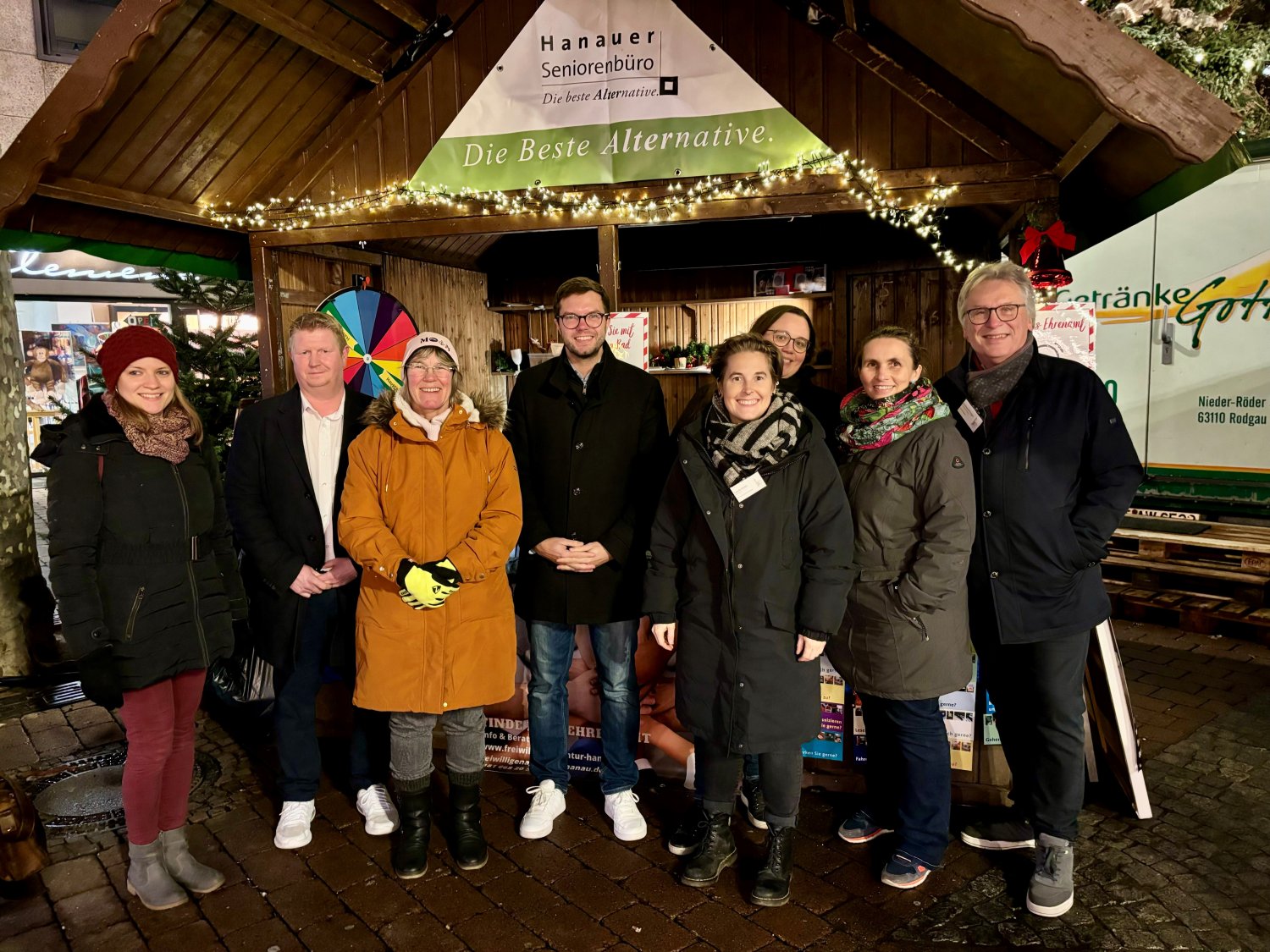 Seit vielen Jahren bietet die Stadt Hanau Vereinen, Organisationen, Schulen und Kitas die Möglichkeit, sich mit ihrem Angebot und Informationen auf dem Hanau Weihnachtsmarkt zu präsentieren.