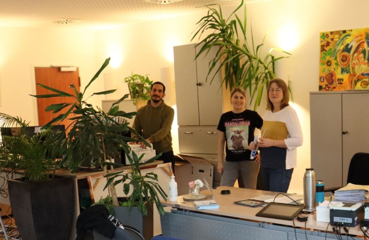 Im Untergeschoss des Hallenbades beziehen die Mitarbeiterinnen und Mitarbeiter des Servicebüros ihre neuen Räume.