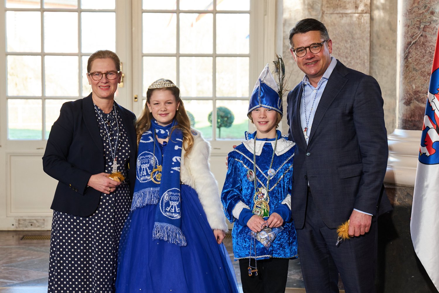 Ministerpräsident Boris Rhein und seine Frau Tanja Raab-Rhein empfangen im Schloss Biebrich in Wiesbaden Prinz Kinderprinzessin Viana I. und Kinderprinz Tom I. vom Carnevalverein Die Schlüsselrappler