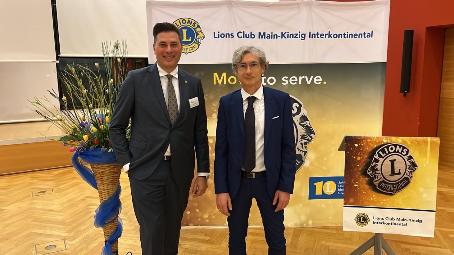 Lions-Präsident Georg Sislak dankte Dr. Tim Staeger für den anschaulichen Vortrag zum Klimawandel und seinen Auswirkung auch für Hessen.