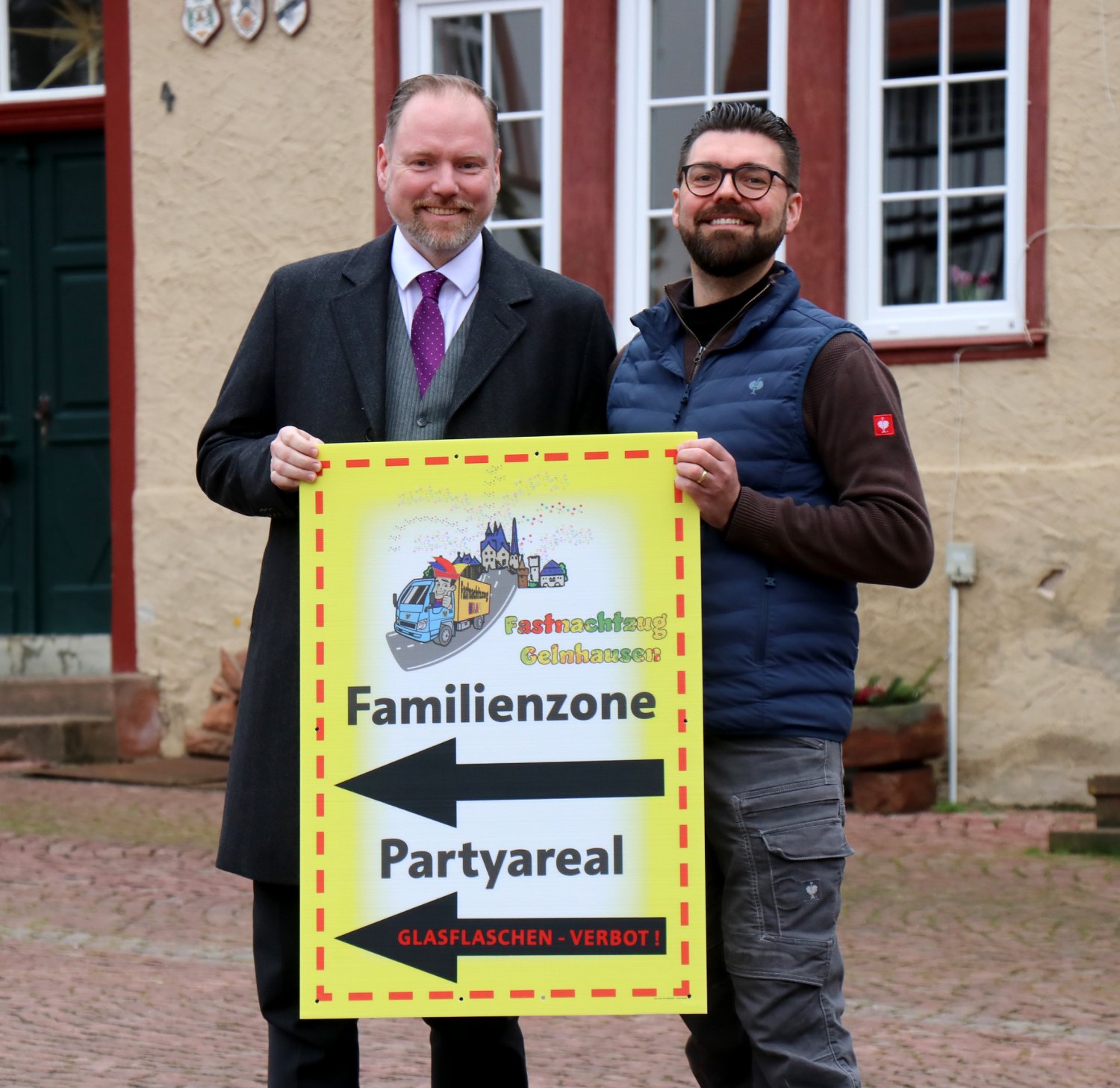 Bürgermeister Christian Litzinger und Zugmarschall Jakob Morkel (rechts) freuen sich auf den großen Faschingsumzug und eine fröhliche Narrenschar. 