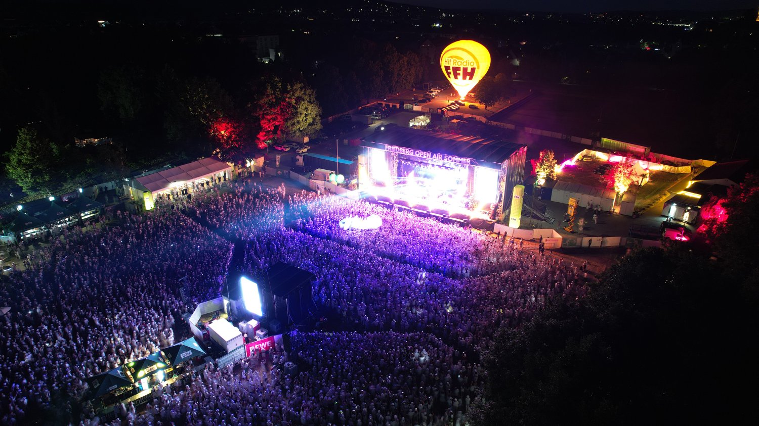 Am 13. Juli 2024 werden sie u.a. zusammen mit der Singer-Songwriterin Leony und dem Berliner DJ- und Produzenten-Duo YouNotUs Mitten im ‚Herzen Hessens‘ – auf der Seewiese in Friedberg – für eine unvergessliche Partynacht sorgen.