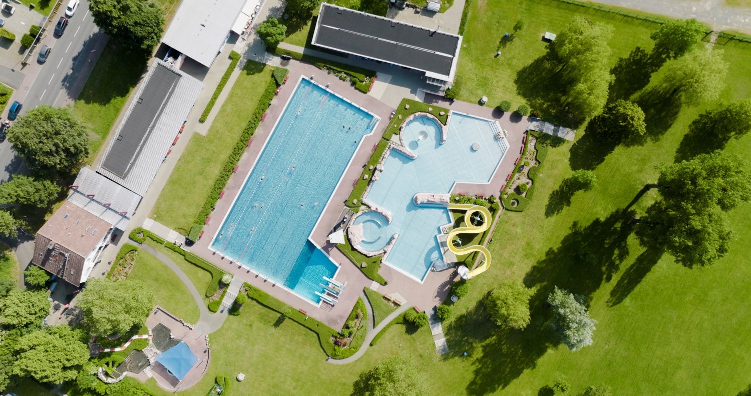 Das Gelnhäuser Freibad von oben