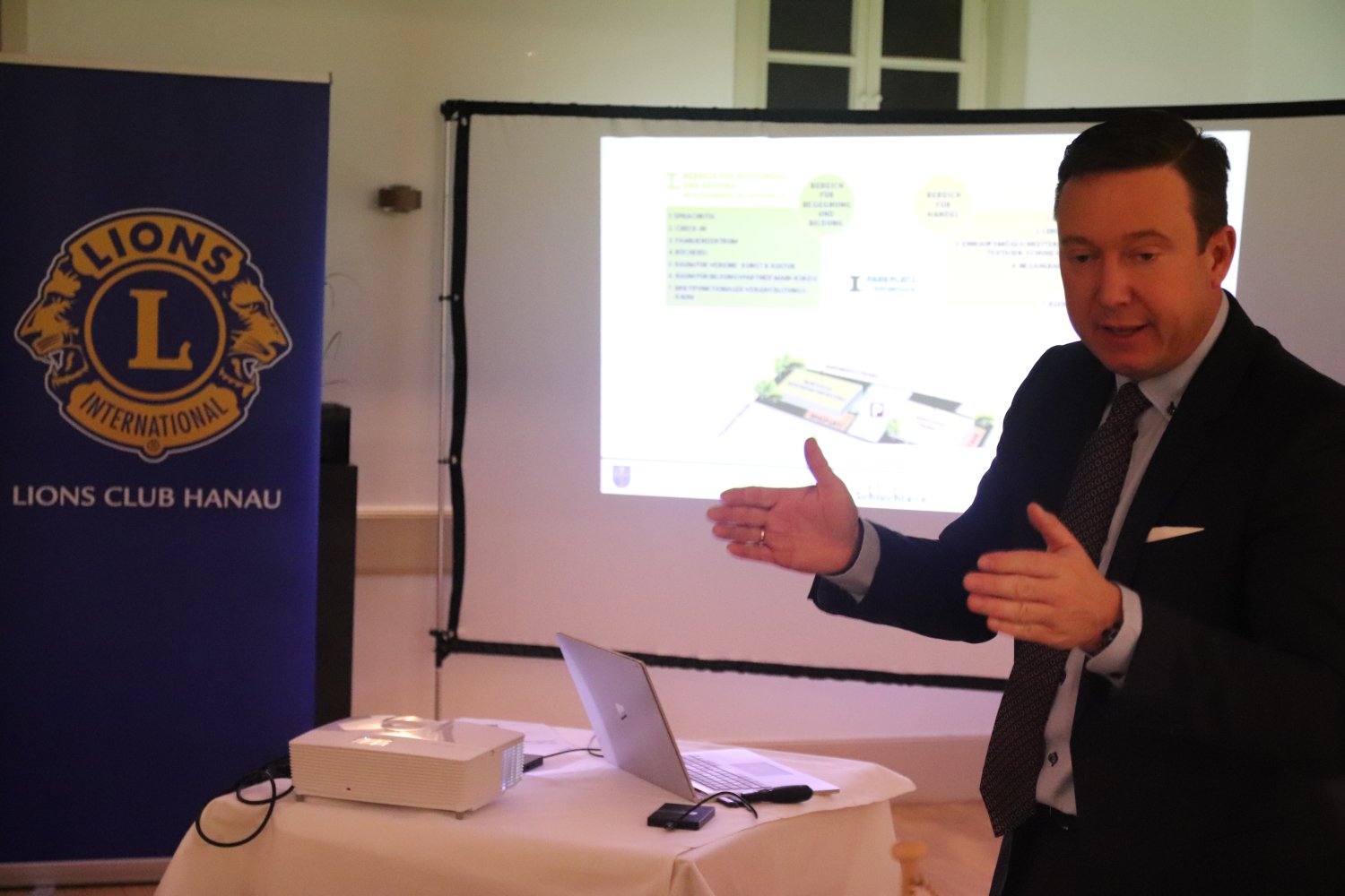 Bürgermeister Matthias Möller (parteilos) referierte beim Lions-Club Hanau über die Stadtentwicklung in Schlüchtern. 