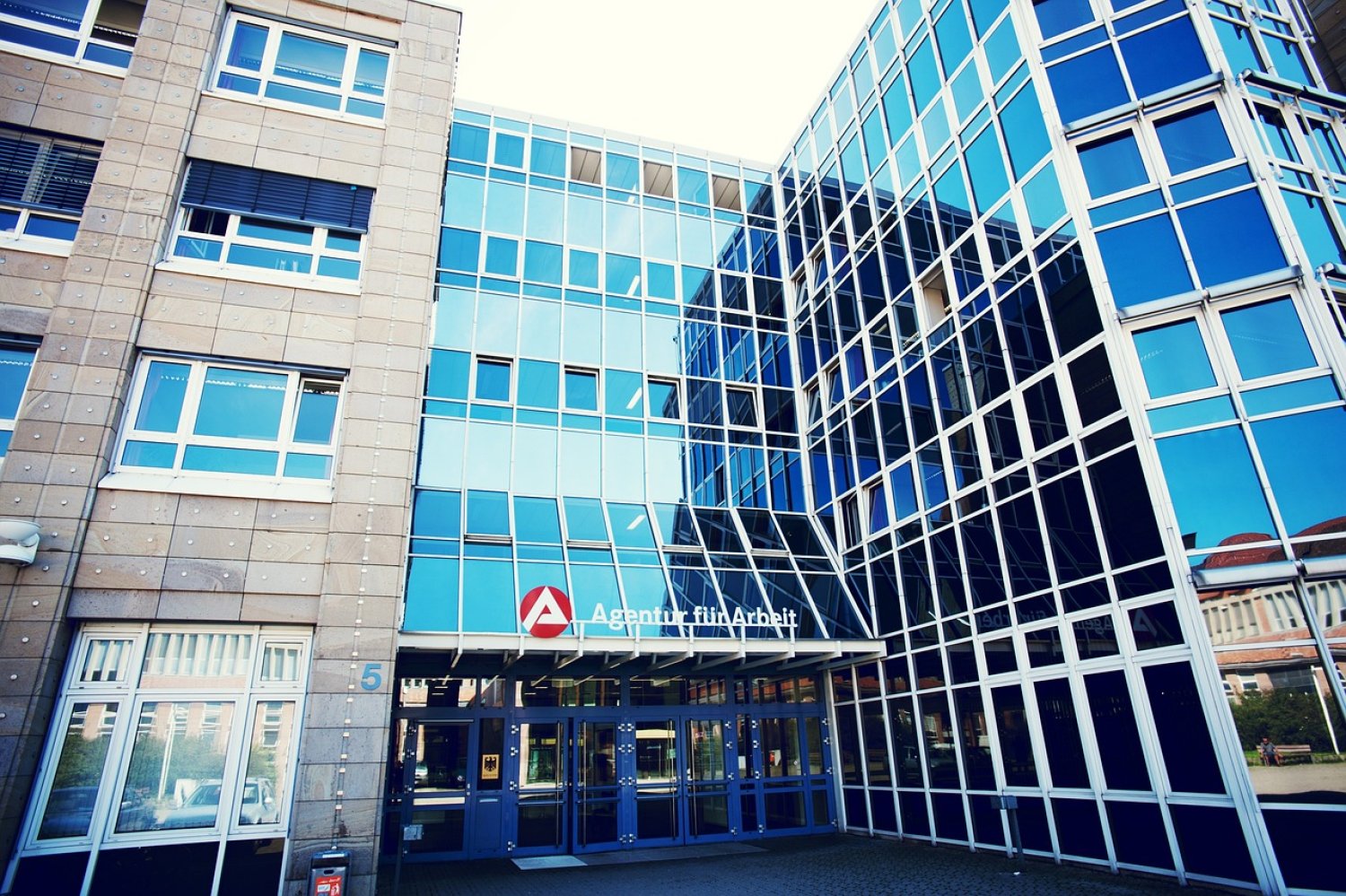 195.795 Personen waren bei den Arbeitsagenturen gemeldet, 1.036 mehr als im Vormonat Januar.