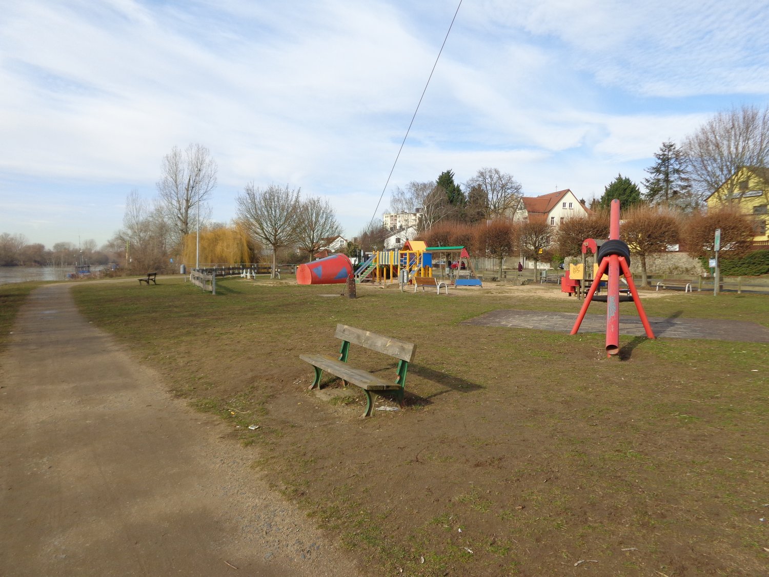 Anstelle des in die Jahre gekommenen Spielplatzes soll ein attraktiver Mehrgenerationenspielplatz entstehen. 