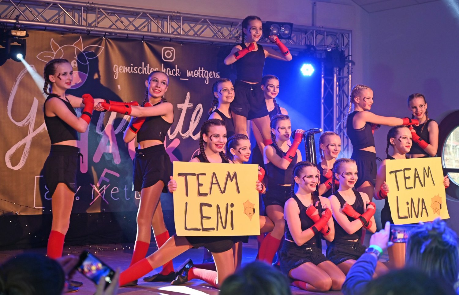 Jetzt ließ man sich etwas Besonderes einfallen: den 1. Hack-Cup. Ein Spaßturnier für Showtanzgruppen außerhalb des närrischen Alltagsstresses.