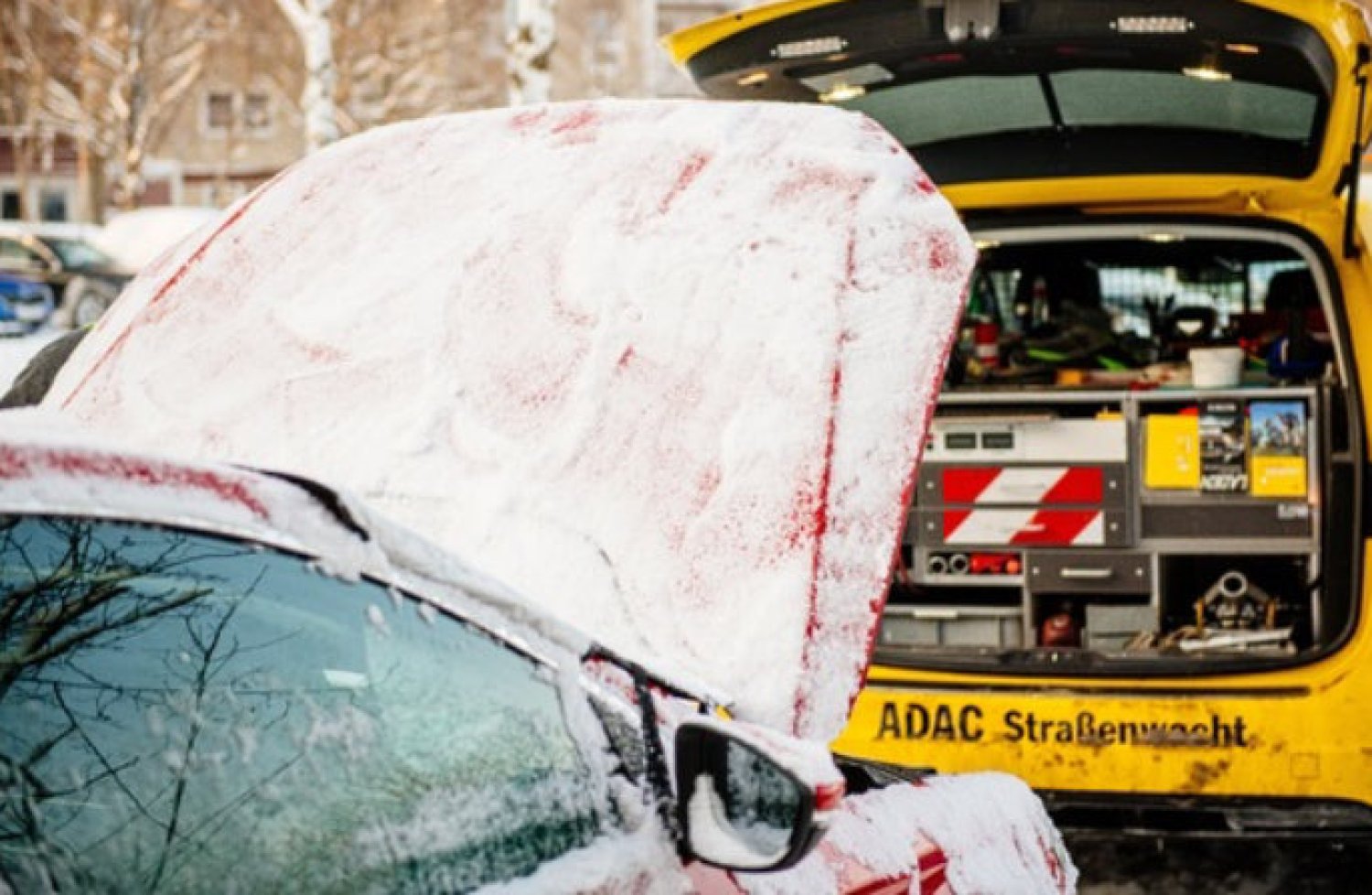 Diee ADAC Pannenhilfe wurde 2023 deutlich häufiger gerufen als 2022.