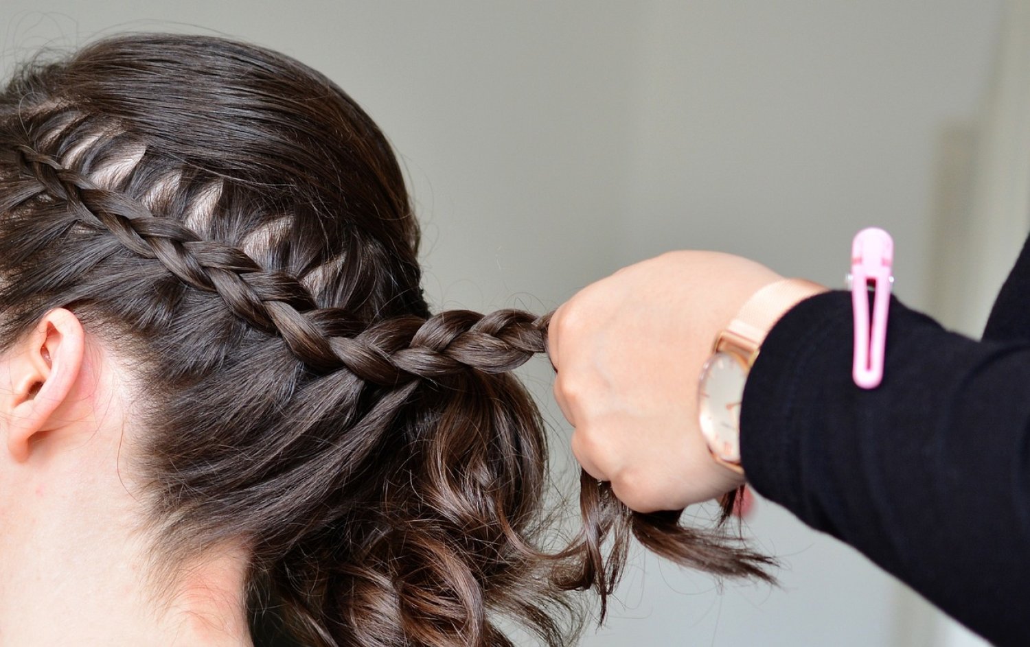 ZOLL stoppt illegales Hairstyling