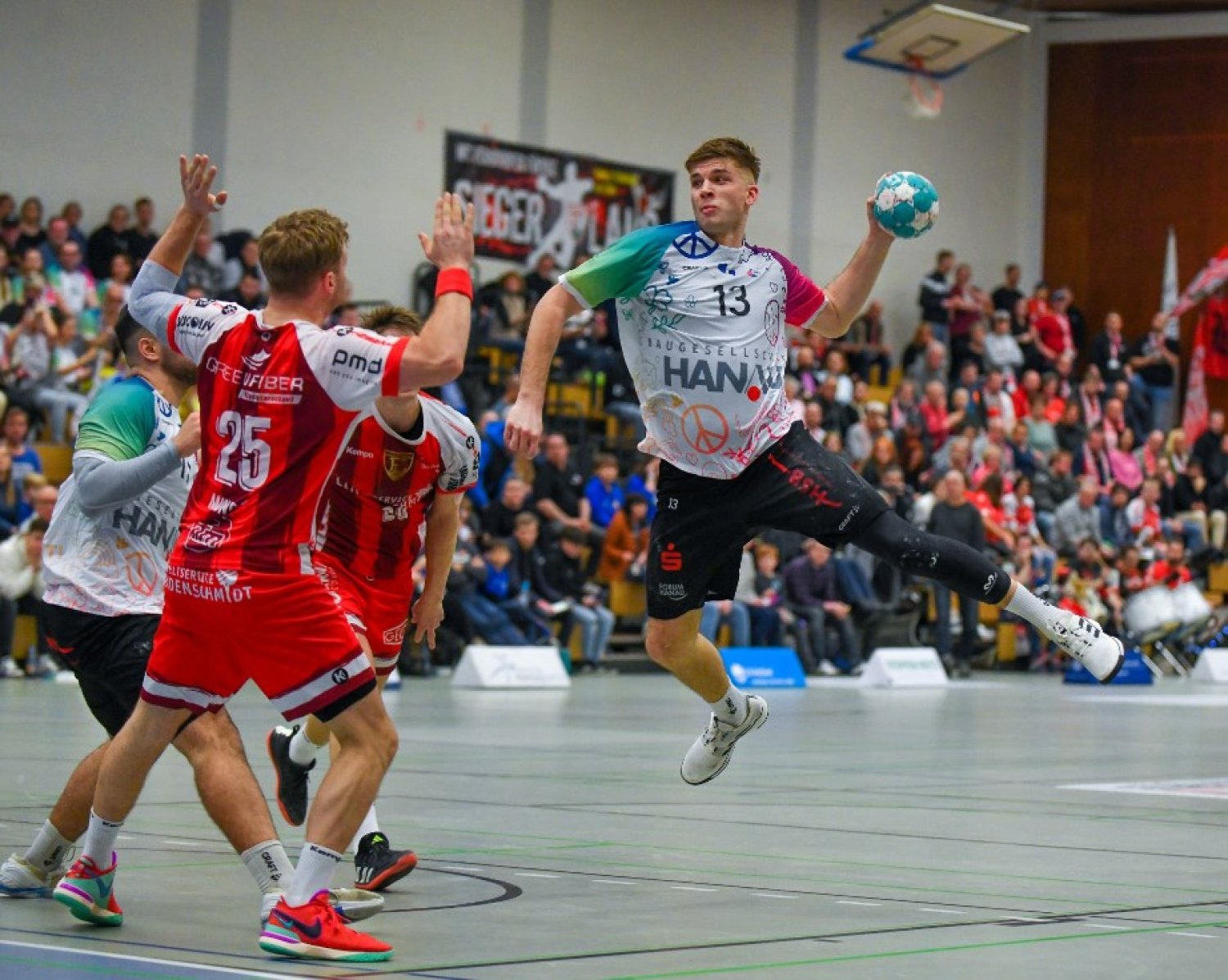 Am Samstagabend (19:30 Uhr) steht für die Mannen von Trainer Hannes Geist das Bezirksderby bei der HSG Rodgau Nieder-Roden auf dem Programm.