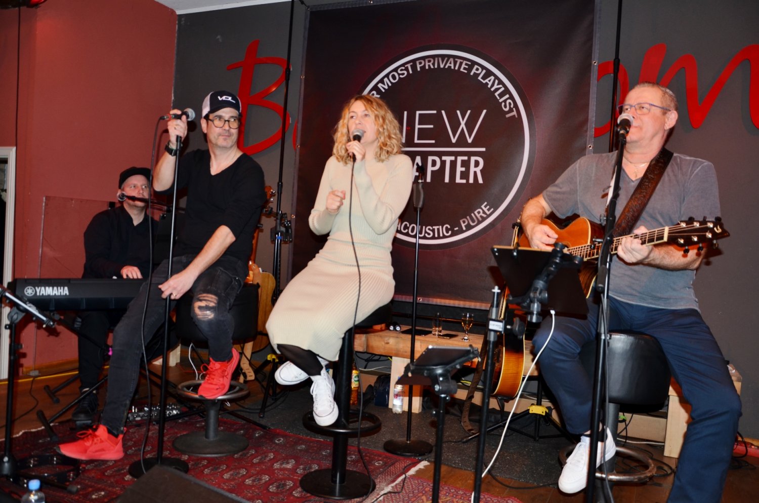 Die Band "New Chapter" im "Ballroom" Salmünster vor ausverkauftem Haus, (vlnr): Patrick Klöckner, Caro Bien, Matthias Baselmann
