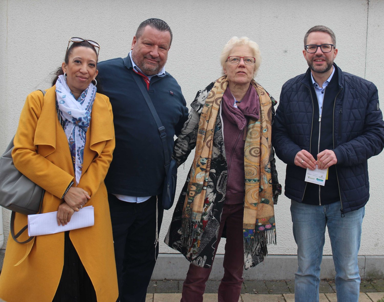 Kundgebung auf dem Rathausplatz Erlensee mit rund 300 Teilnehmern