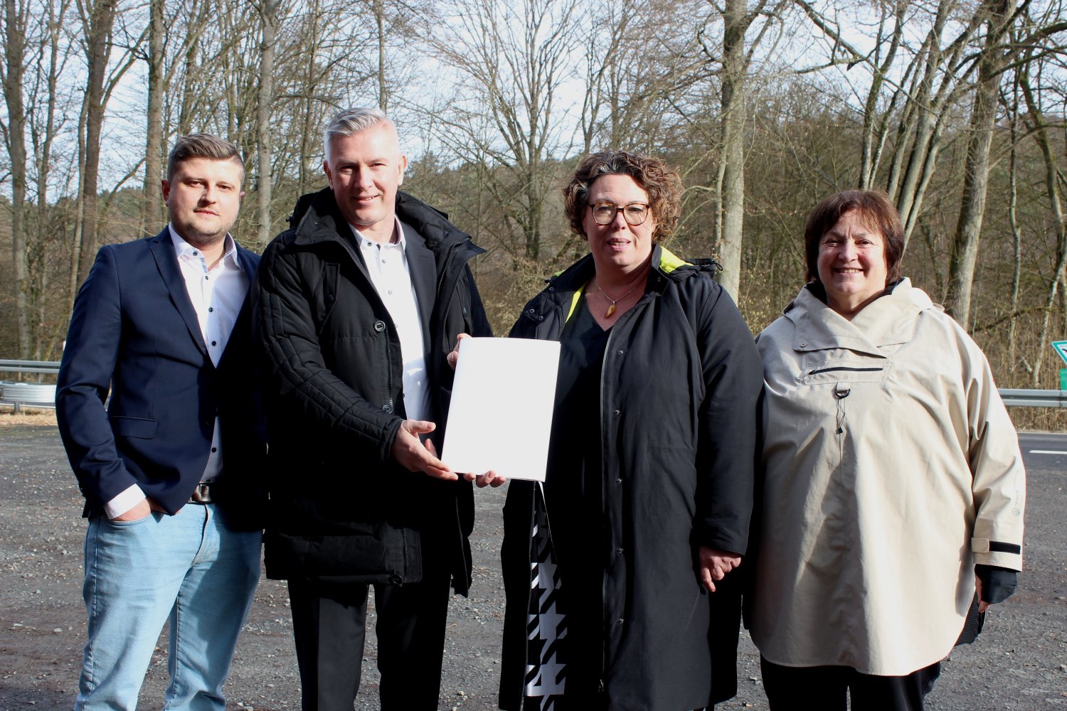 Vegard Schüch (Amt für Umwelt, Naturschutz und ländlicher Raum), Bürgermeister Christian Zimmermann, Erste Kreisbeigeordnete Susanne Simmler und Sabine Jennert (Spessart regional).