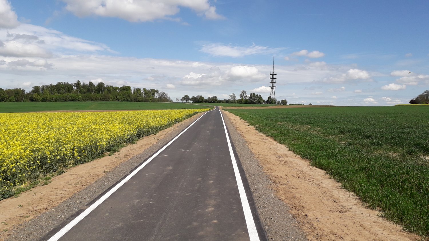 Seit Ende März ist der Zubringerweg von Hochstadt zur Hohen Straße fertiggestellt und befahrbar.