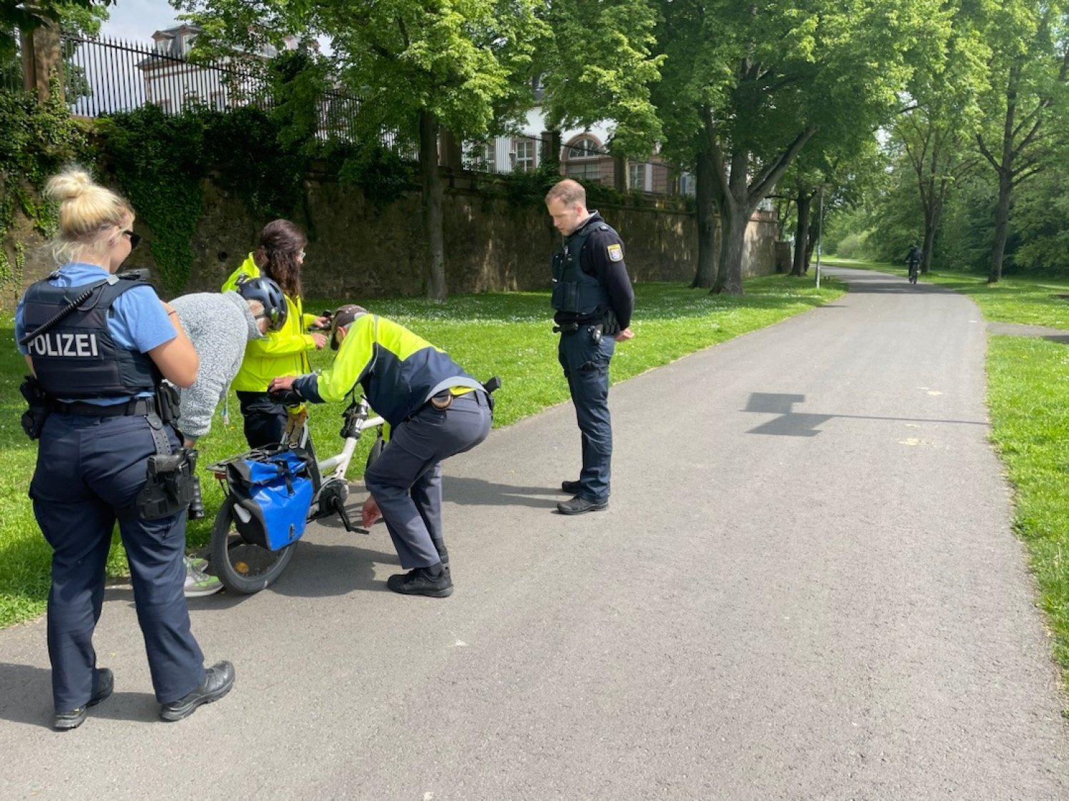 Hanau: Polizei kontrollierte Verkehr am Radweg