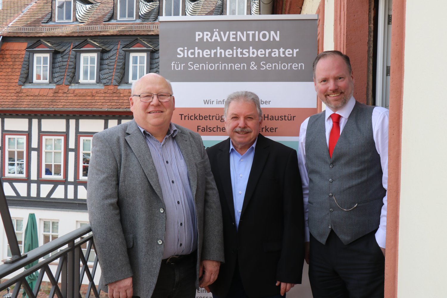 Bürgermeister Christian Litzinger mit Jürgen Schlapp (Mitte) und Thomas Rabenau (links).   