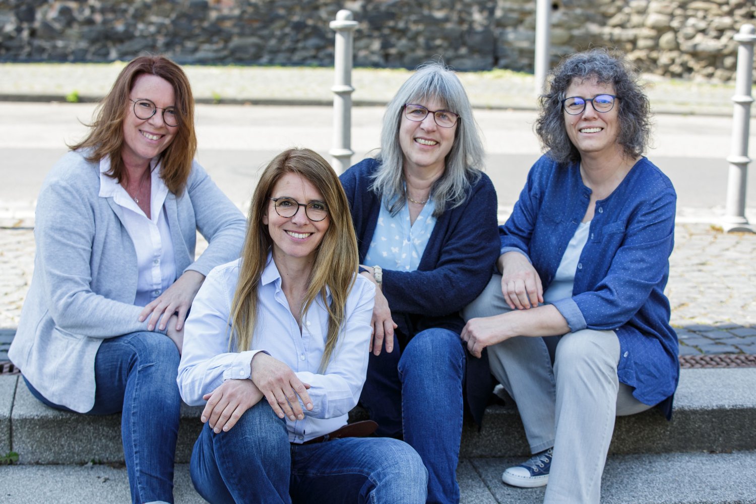 Das hauptamtliche Team der Arbeitsgemeinschaft Hospizdienst freut sich über die großzügige Spende und die damit verbundene Unterstützung von Ehrhard Naumann.