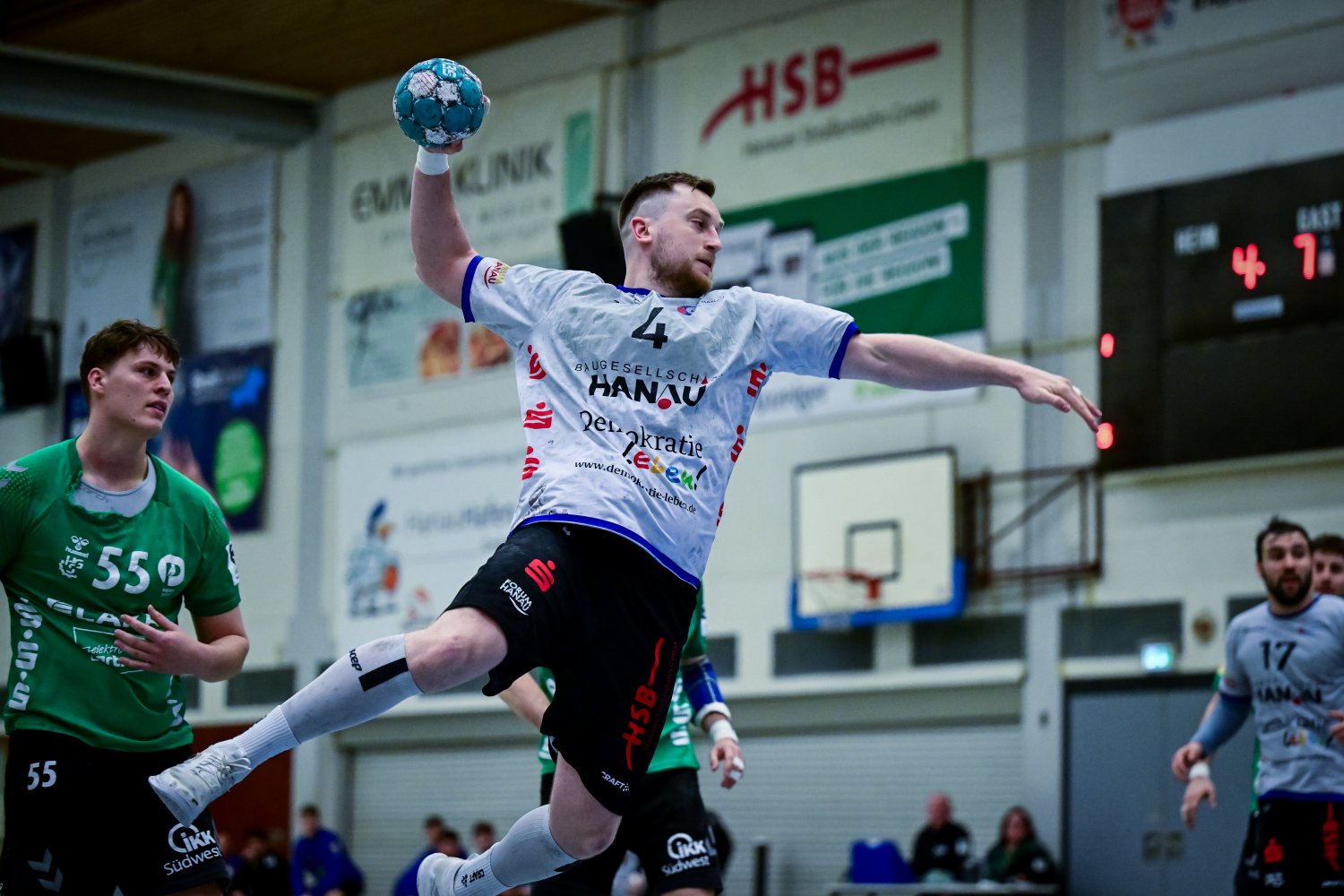 schen Schritten nähert sich die Saison 2023/24 in der 3. Liga Süd-West ihrem Ende. Nach einem spielfreien Wochenende hat die HSG Hanau das Auswärtsspiel bei den Bergischen Panther vor der Brust.