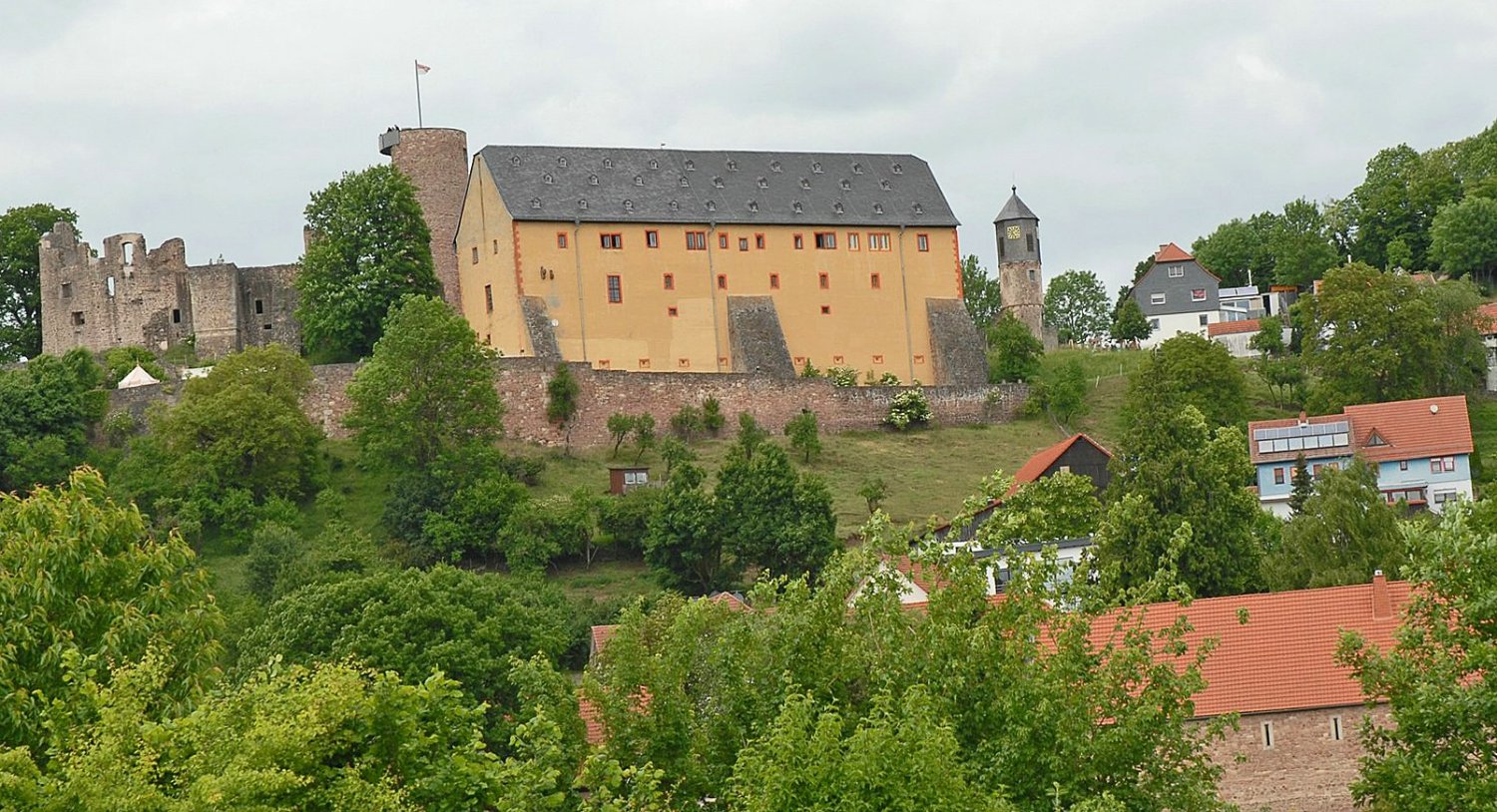 Am 8. Juni findet auf Burg Schwarzenfels die 1. kleine Gewerbeschau statt.