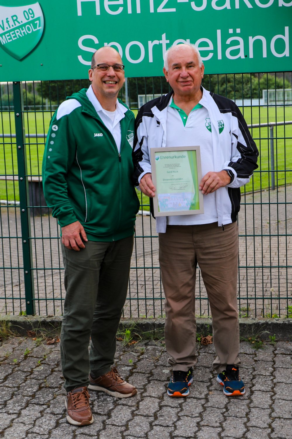 Die beiden Ehrenvorsitzenden des VfR 09 Meerholz: Klaus Brune (links) und Gerd Huck.