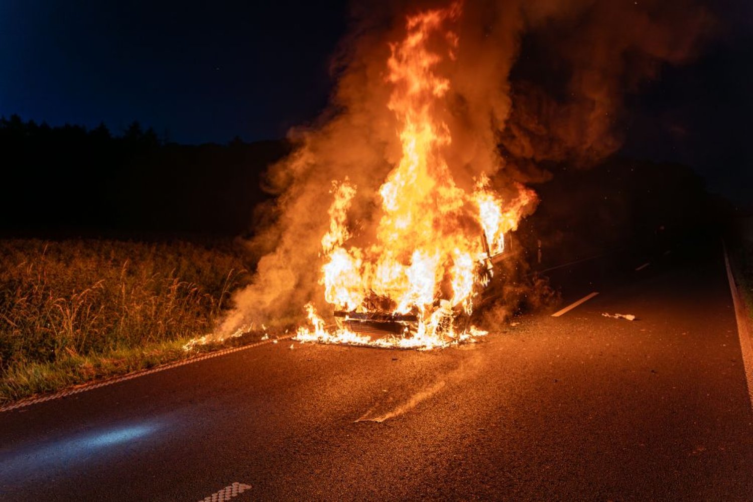Der Geländewagen stand bei Langenselbold in Flammen
