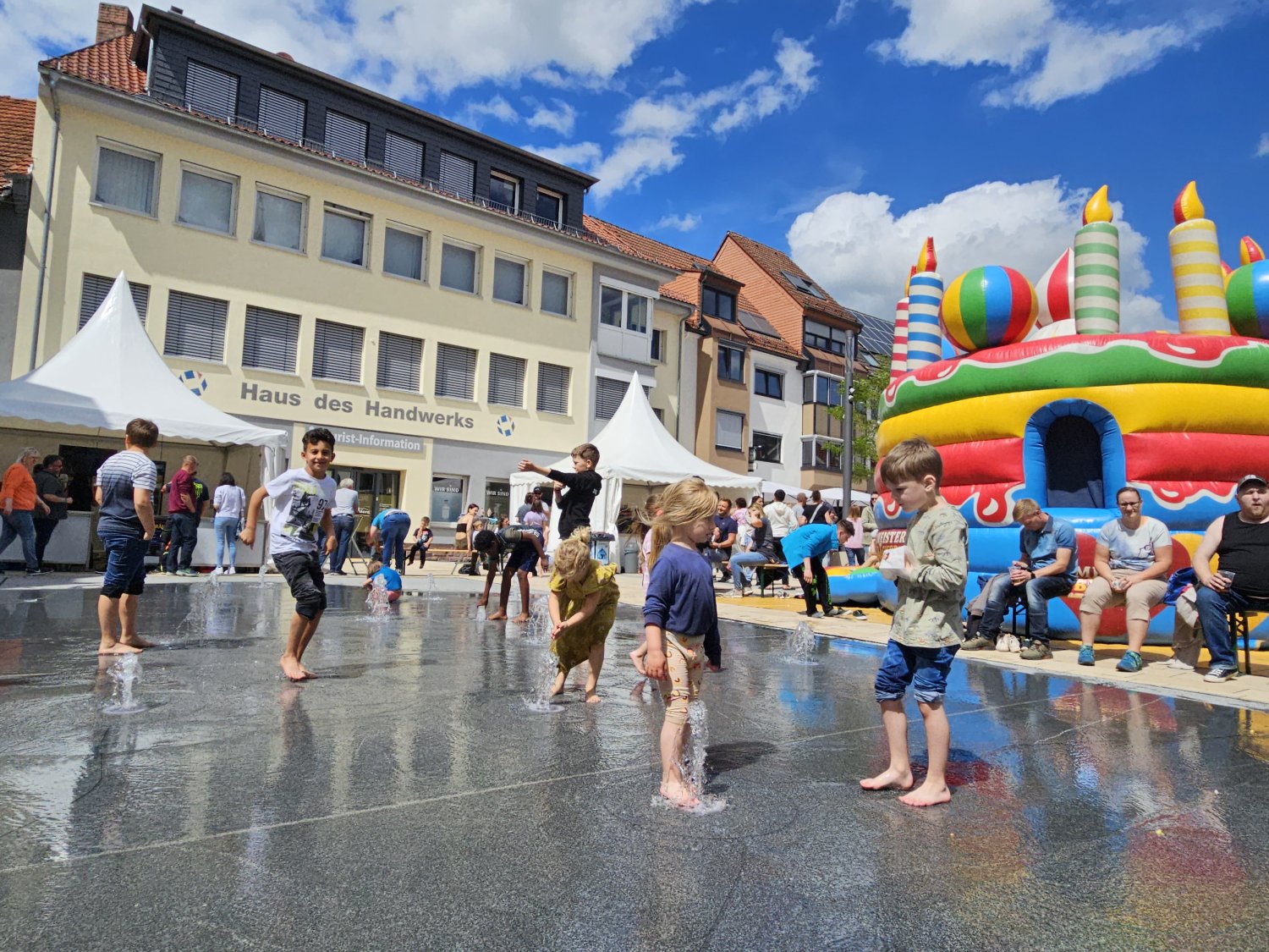 Das neue Wasserspiel kam bei den Kindern super an. 