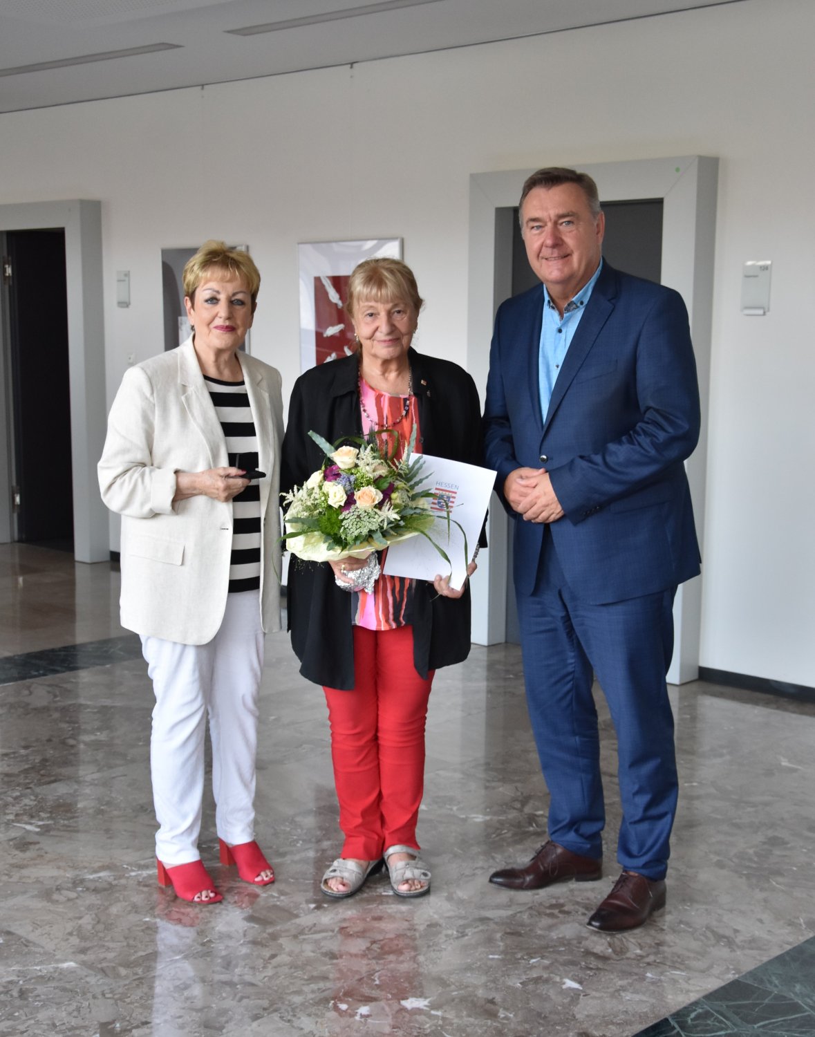 Die Großauheimerin Dr. Sabine Laber-Szillat ist für ihr außerordentliches Engagement mit dem Ehrenbrief des Landes Hessen ausgezeichnet worden.