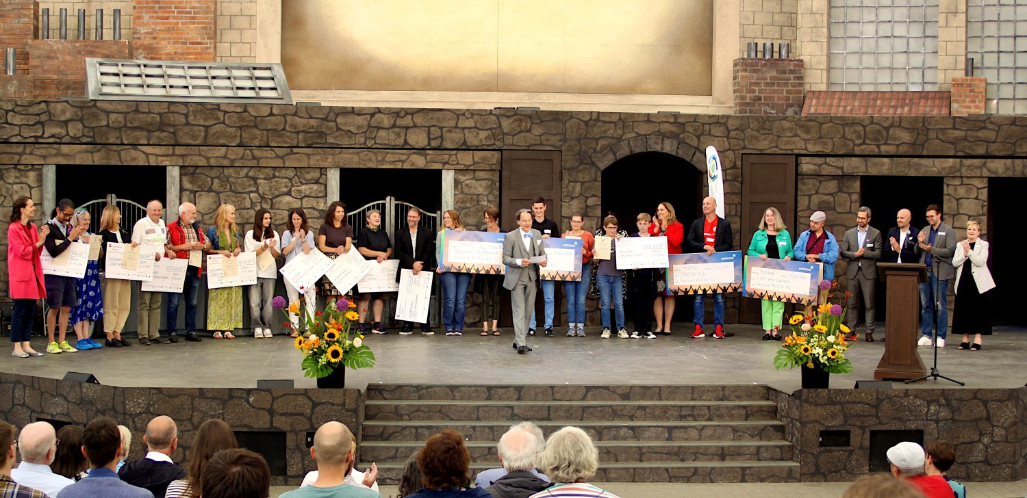 Sämtliche Gewinner des Hanauer Nachhaltigkeitspreises 2024. 