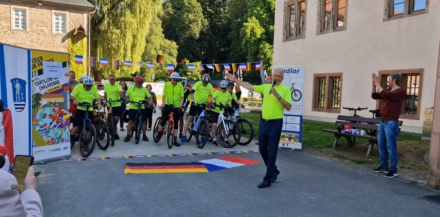 Bürgermeister Andreas Weiher gab den symbolischen Startschuss der Tour.