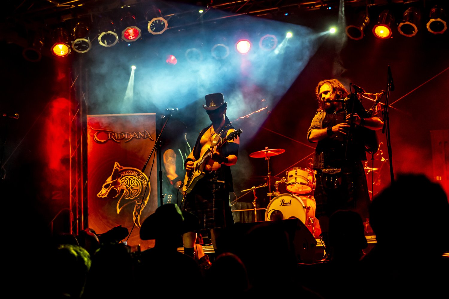 Mit Gitarre, Dudelsack und Kilt liefert die argentinische Band Triddana eine unglaubliche Show ab. 