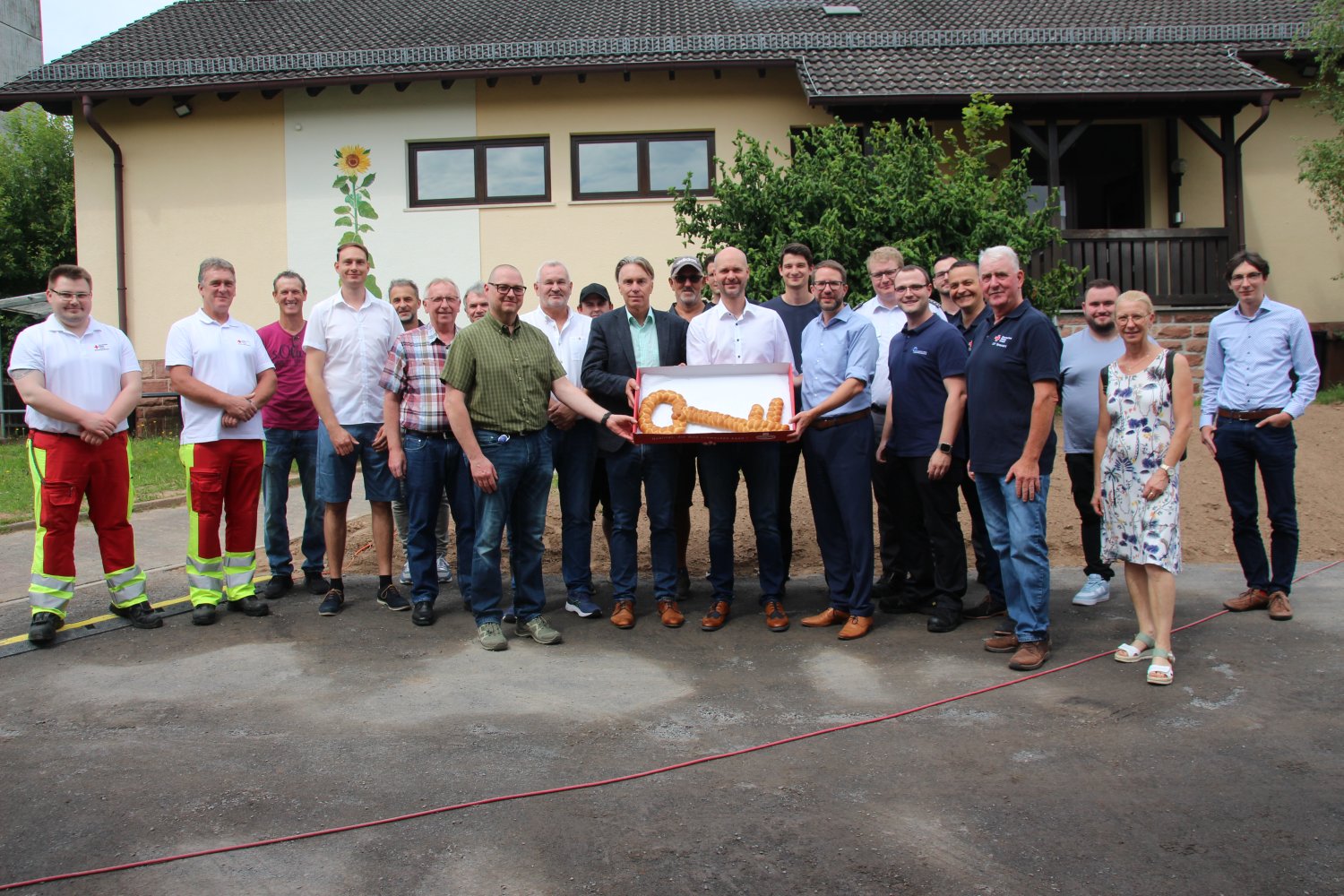 In Burgjoß ist die neue Rettungswache des DRK-Kreisverbandes Gelnhausen-Schlüchtern eröffnet worden. Der neue Standort befindet sich im ehemaligen Kindergarten.