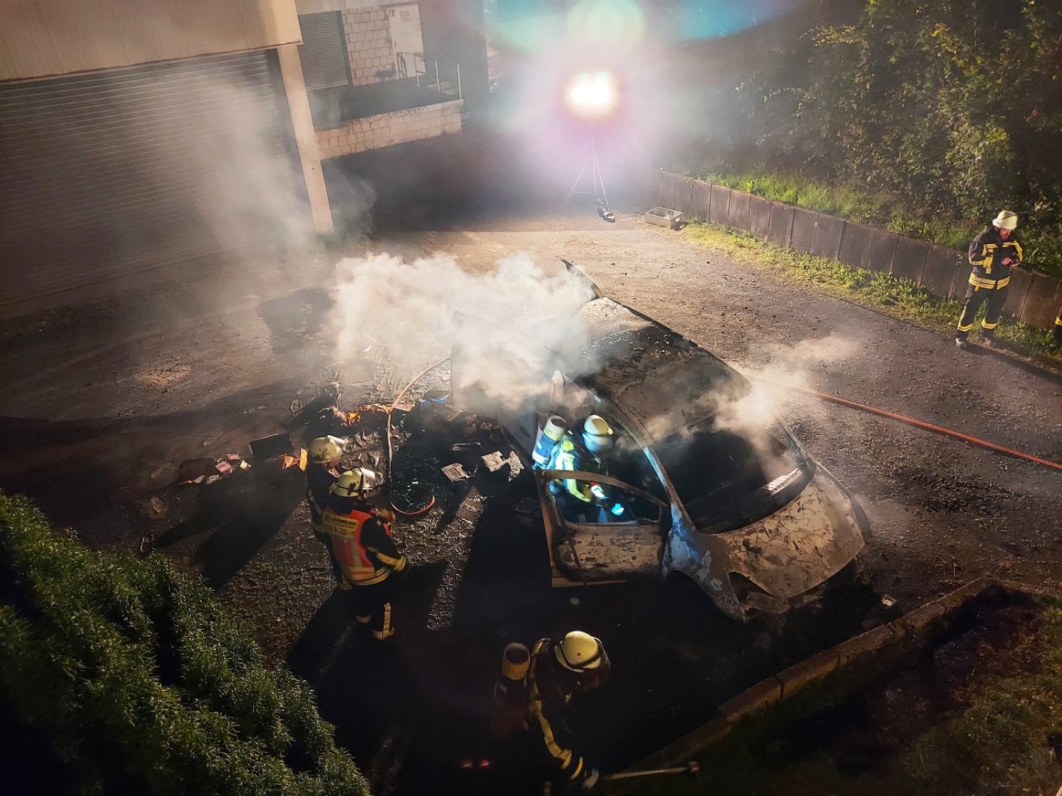 Die Feuerwehr Salmünster wurde in der Nacht zu Montag um 3:52 Uhr zu einem Pkw-Brand in Salmünster alarmiert.
