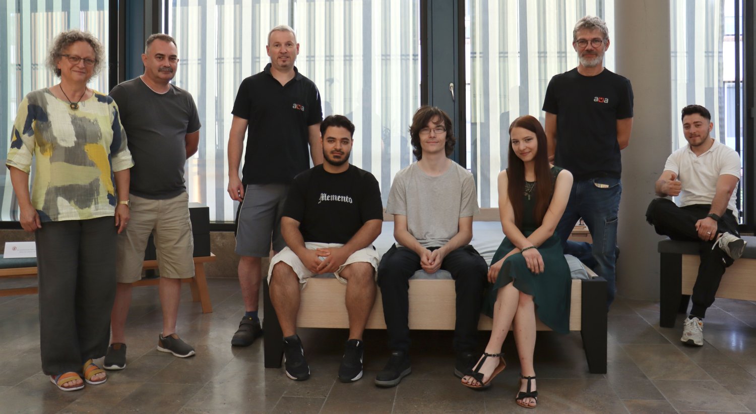 v.l.: Christiane Jacobs, Sozialer Dienst, Wladimir Gussew, Stützlehrer Mathematik, Thomas Zinkhan, Ausbilder, Mohammad Alasfar, Bastian Hasieber, Denise Adamek, Jochen Link, Fachanleiter und Ausbilder, und Ihsan Alattar 